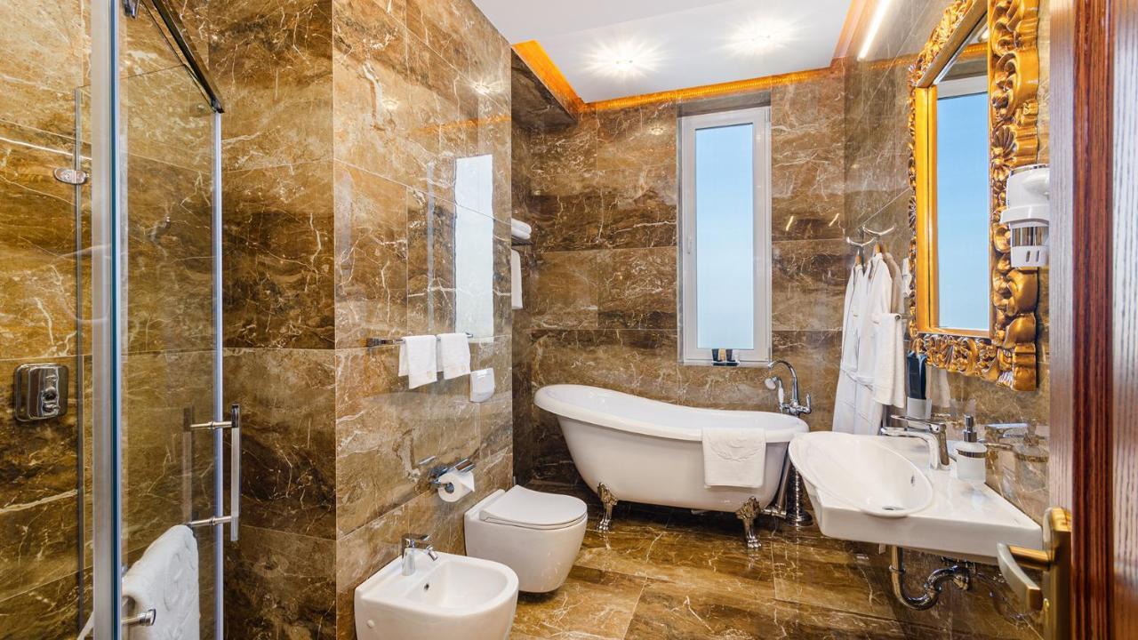 Gregory Boutique Hotel Kisinyov Kültér fotó Bathroom
