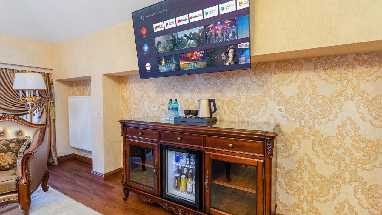 Gregory Boutique Hotel Kisinyov Kültér fotó A television mounted on a wall