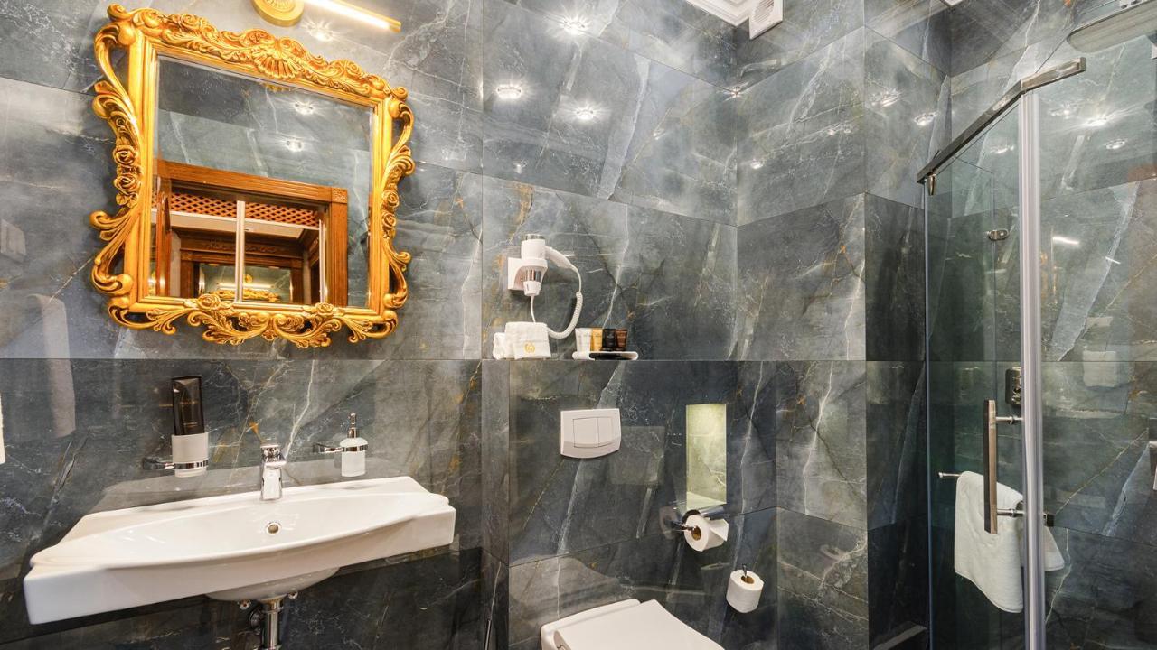 Gregory Boutique Hotel Kisinyov Kültér fotó Bathroom with marble walls